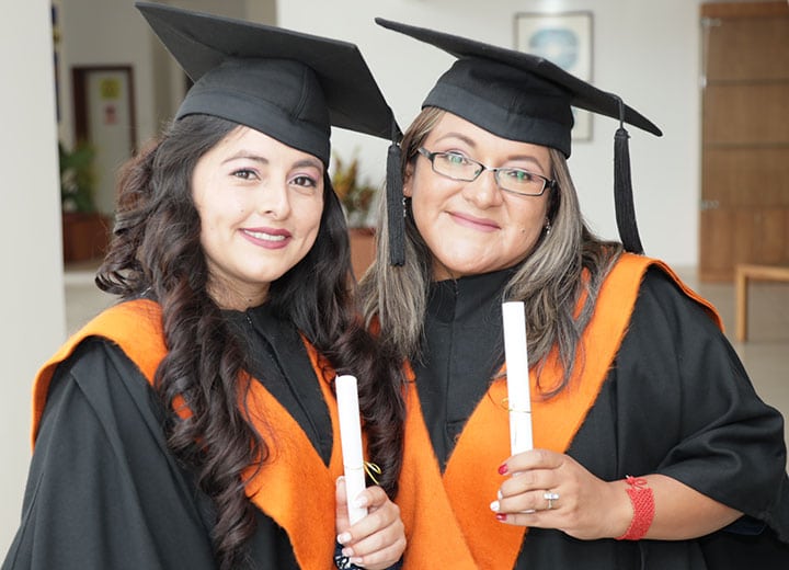 Graduaciones-Oferta-Ecuador-mayo-2022-celebrando