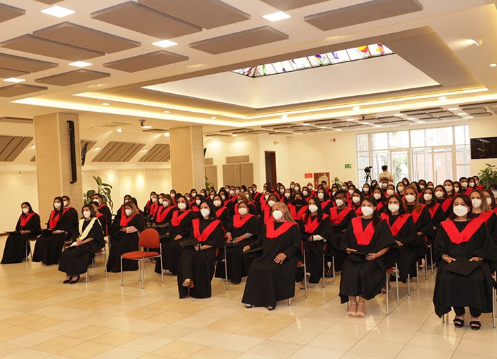 Graduaciones-Oferta-Ecuador-mayo-2022-ceremonia-maestría