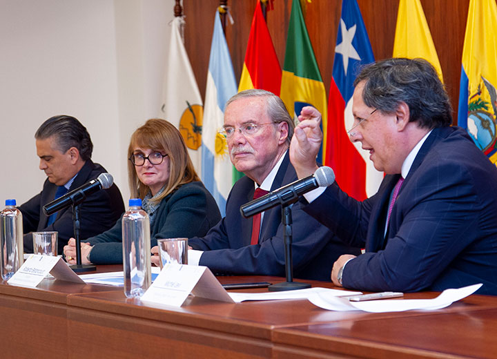 Noticia-Coloquio-de-la-Cátedra-OMC-Ecuador-Negociaciones,-Resiliencia-Económica-y-Comercio-Michel-Leví