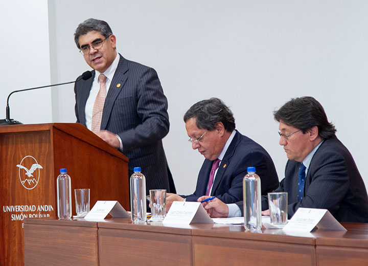 Noticia-Coloquio-de-la-Cátedra-OMC-Ecuador-Negociaciones,-Resiliencia-Económica-y-Comercio-Rector
